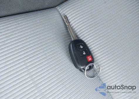 2012 Toyota Prius C Two из США, поврежденный, VIN JTDKDTB3XC1017845